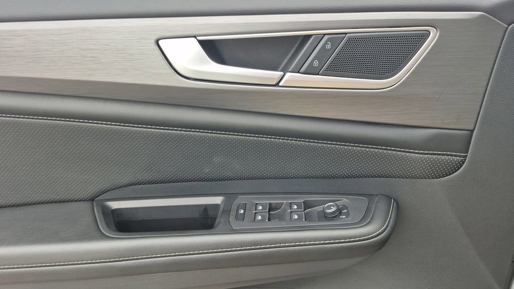 Used 2024 Volkswagen Atlas Cross Sport SE image 6