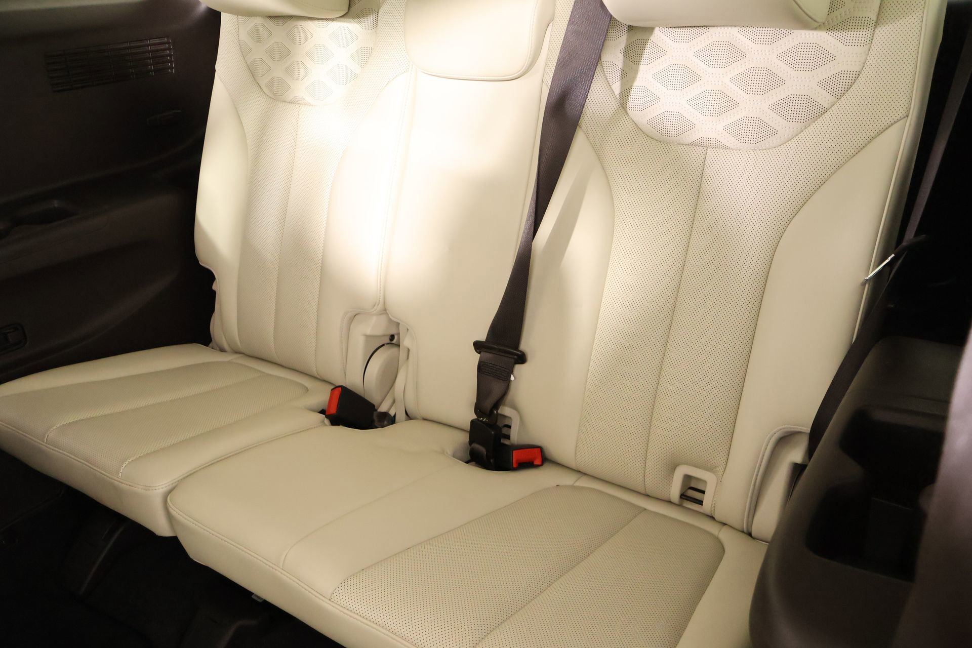 Used 2021 Hyundai Palisade Calligraphy image 14