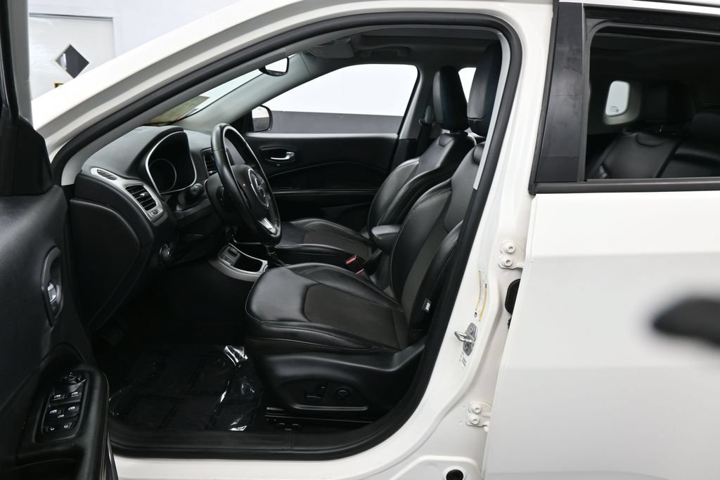Used 2020 Jeep Compass Latitude FWD image 11