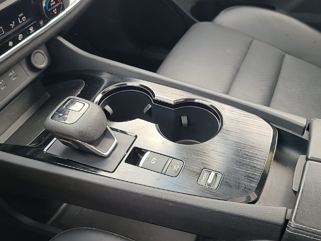Used 2024 Nissan Rogue SV w/ SV Premium Package FWD image 22