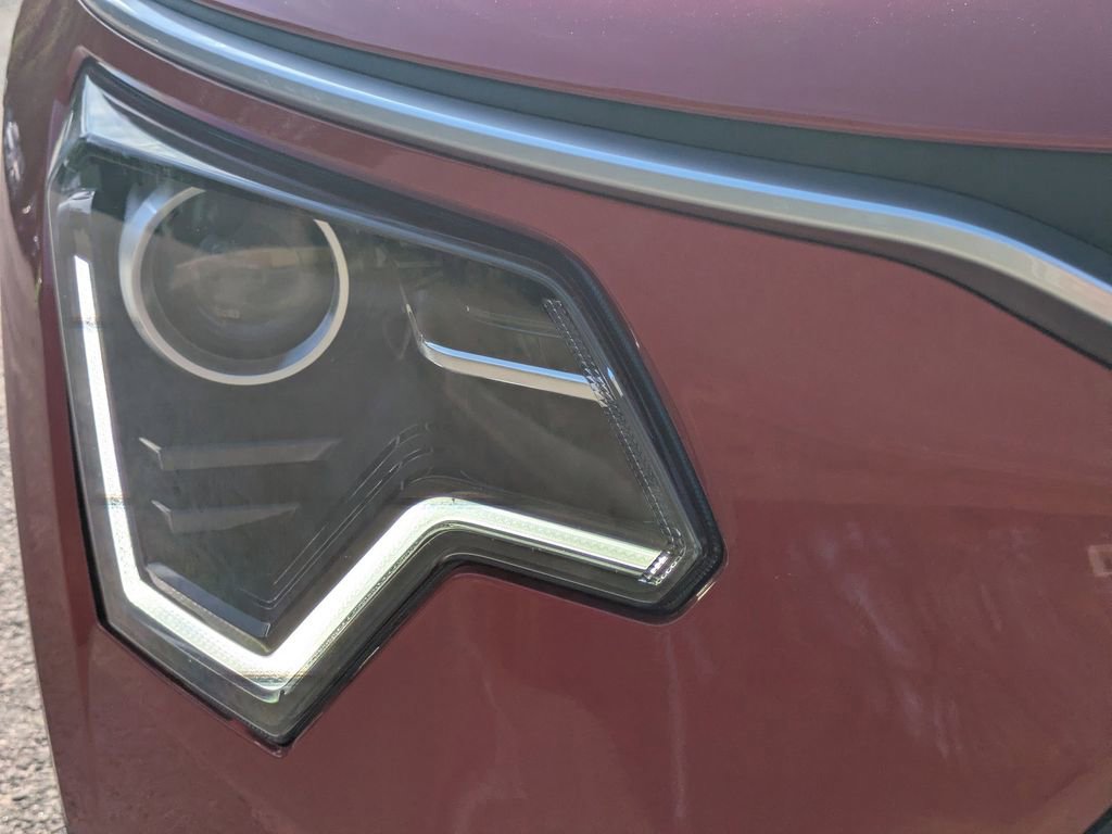 Used 2025 Kia Niro EX image 10