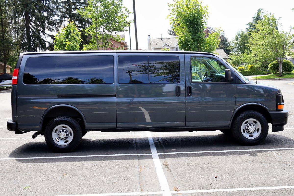 Used 2017 Chevrolet Express 3500 Extended RWD image 7