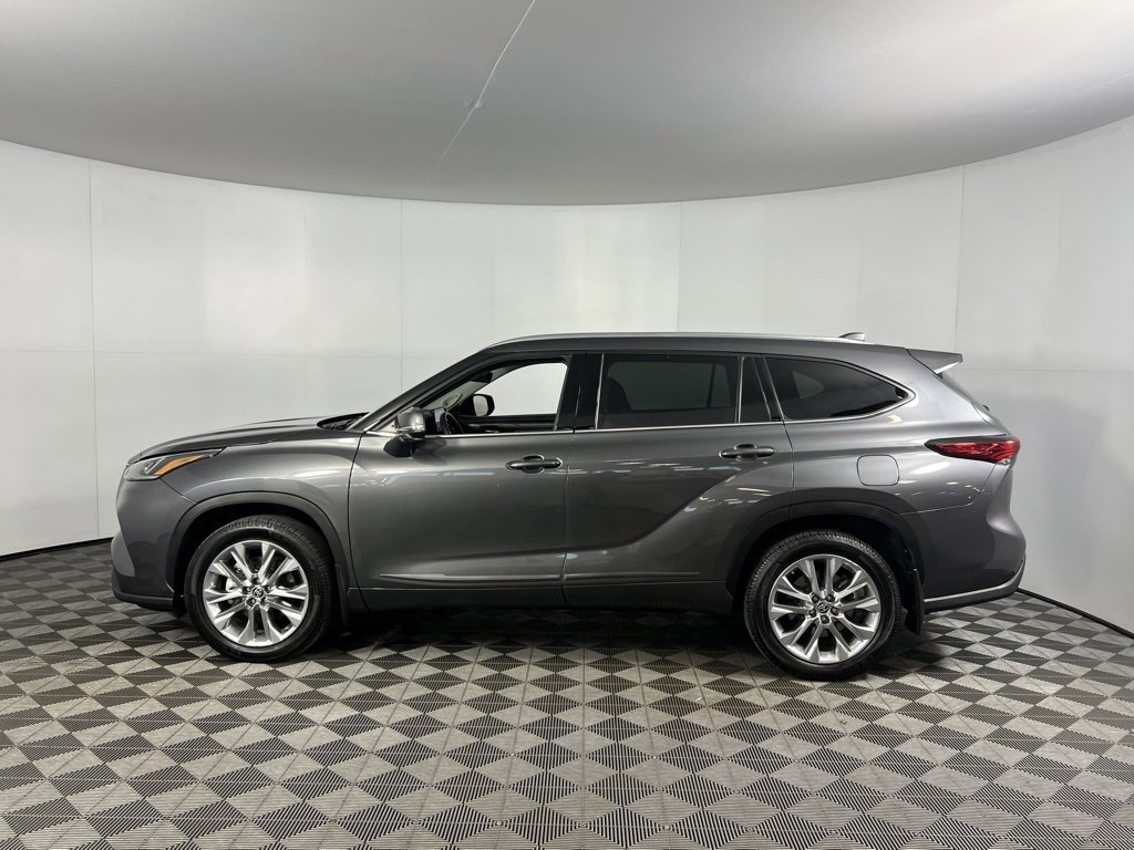 Used 2023 Toyota Highlander Limited image 7