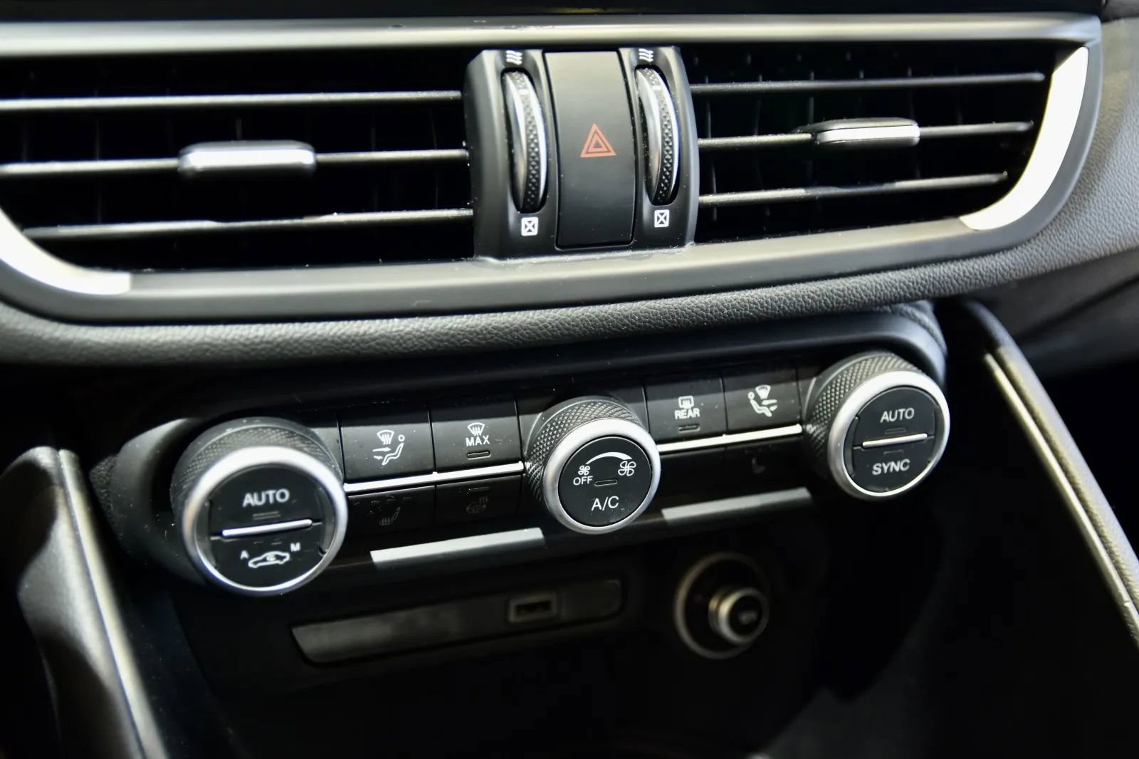 Used 2022 Alfa Romeo Giulia Ti image 14