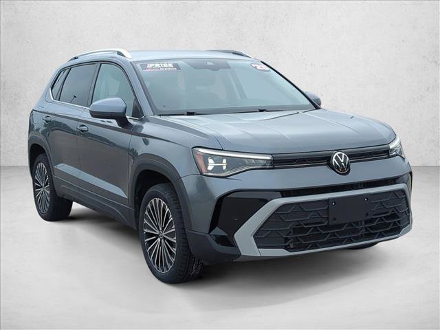 Used 2025 Volkswagen Taos SE FWD image 3