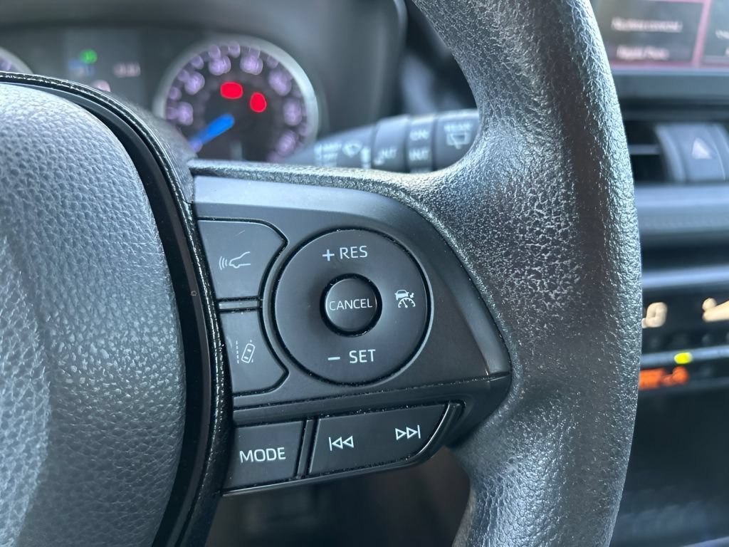 Used 2021 Toyota RAV4 XLE AWD/4WD image 24