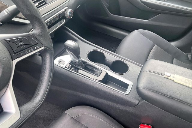 Used 2025 Nissan Altima 2.5 SV FWD image 18