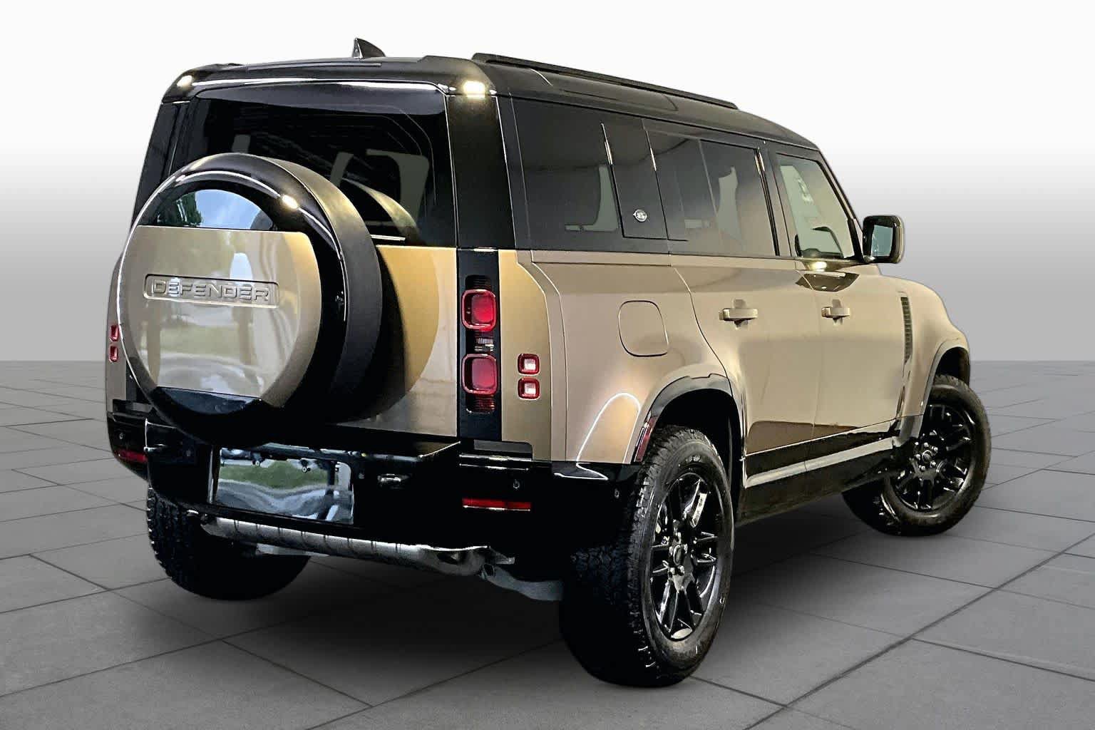 Used 2024 Land Rover Defender 110 X-Dynamic SE AWD/4WD image 13