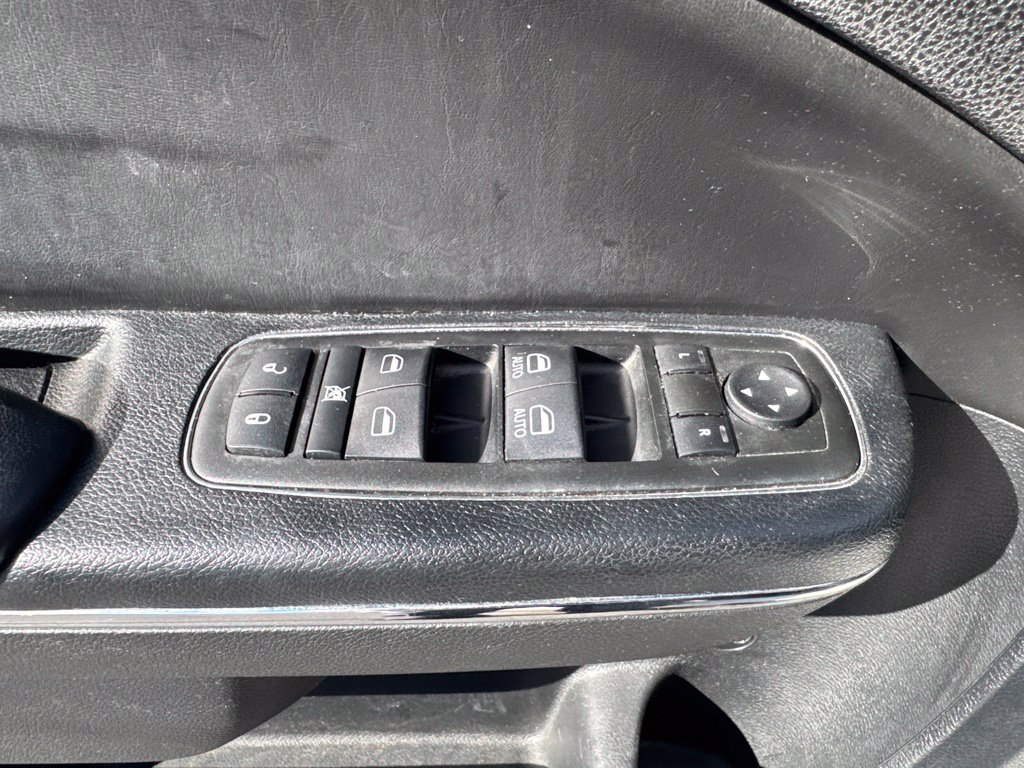 Used 2014 Dodge Charger SXT RWD image 28