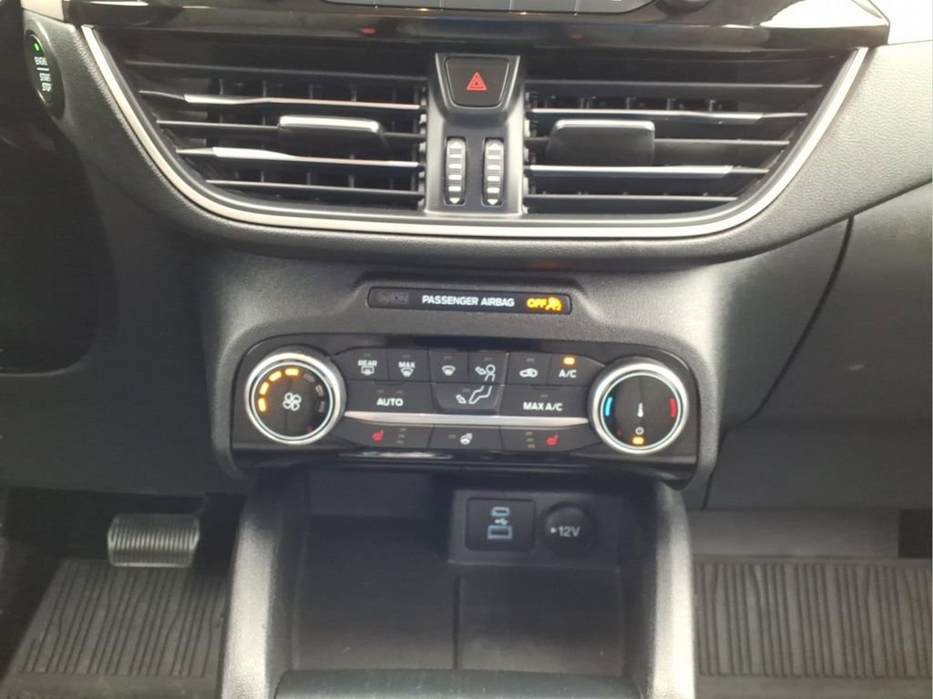 Used 2022 Ford Escape SE w/ Cold Weather Package image 19