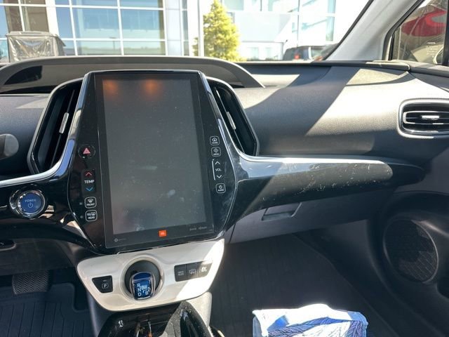 Used 2017 Toyota Prius Prime Advanced w/ Preferred Accessory Package FWD image 4