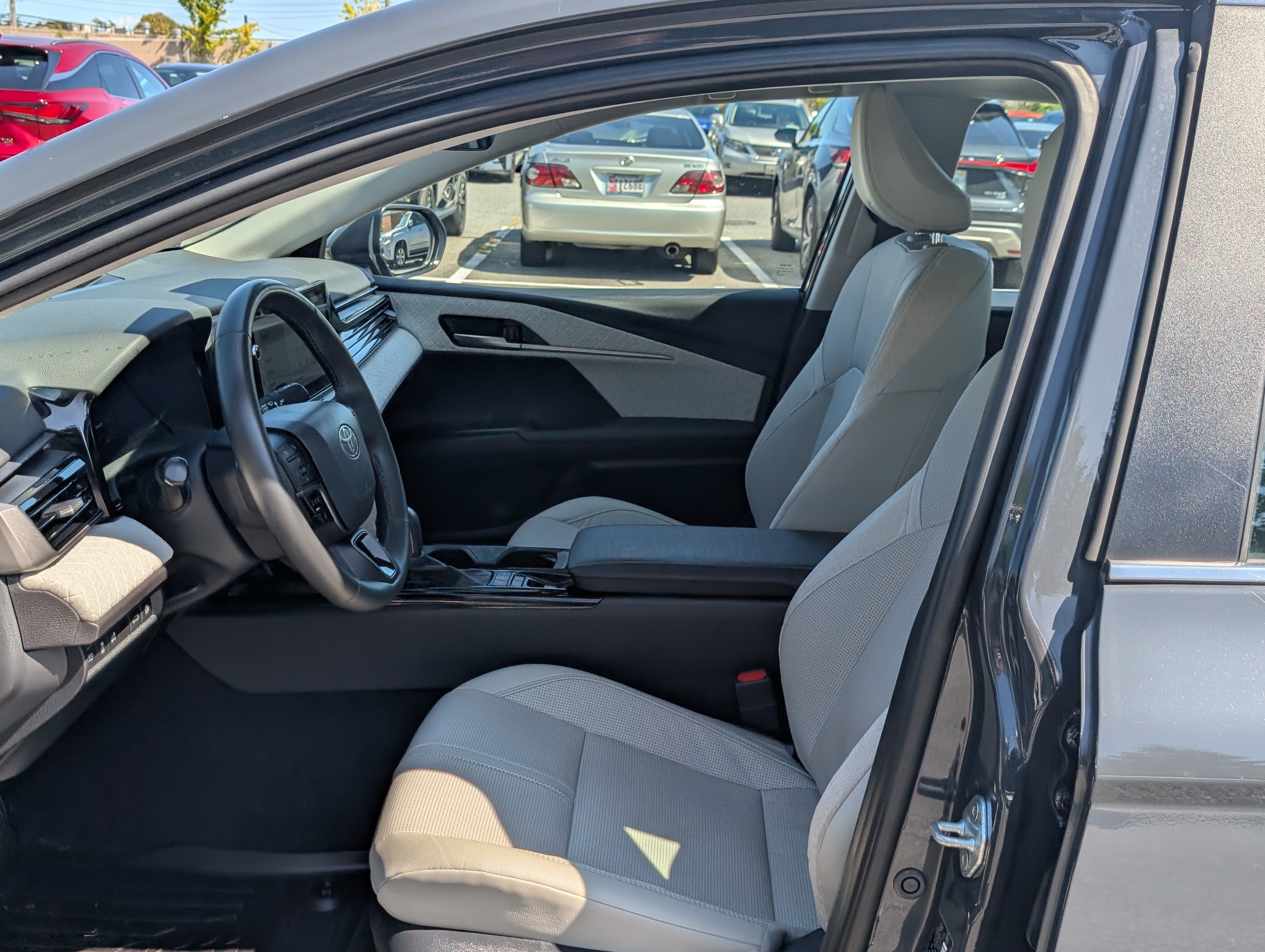 Used 2025 Toyota Camry XLE FWD image 16