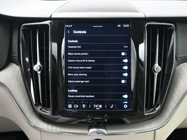 Used 2023 Volvo XC60 B6 Ultimate w/ Climate Package image 17