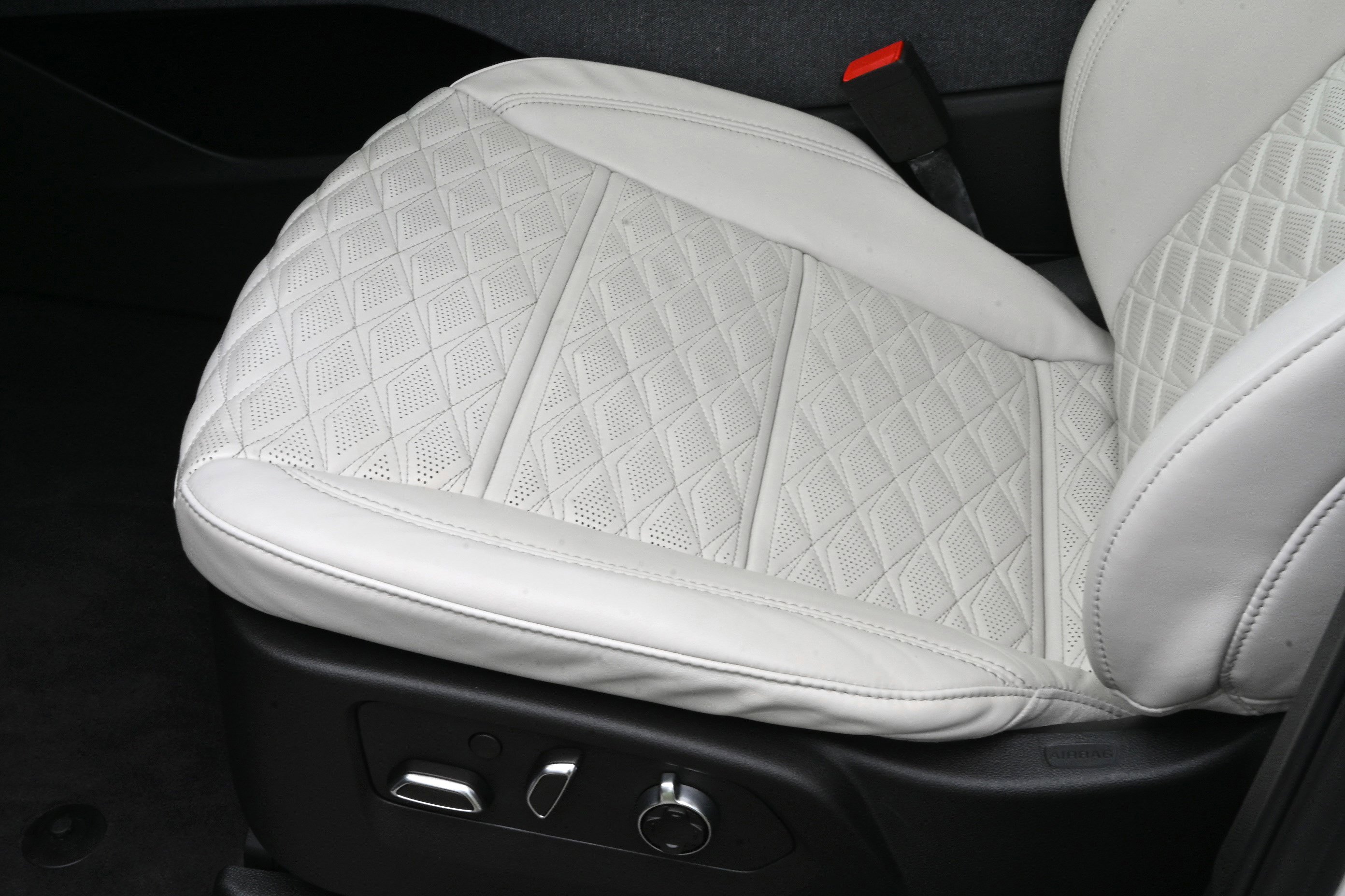 Used 2025 Cadillac Escalade ESV Premium Luxury Platinum AWD/4WD image 33