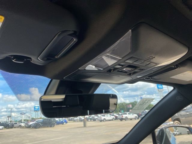 Used 2025 Toyota RAV4 XSE AWD/4WD image 32