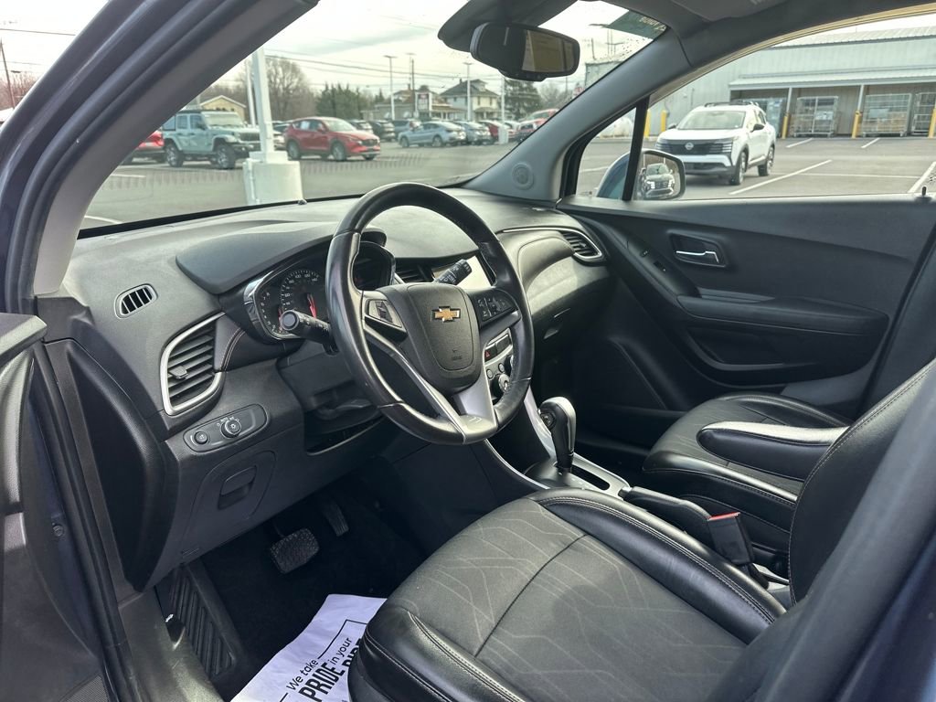 Used 2018 Chevrolet Trax LT w/ LT Convenience Package image 9