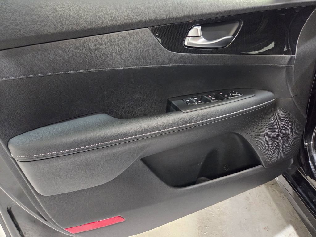 Used 2023 Kia Forte GT-Line image 11