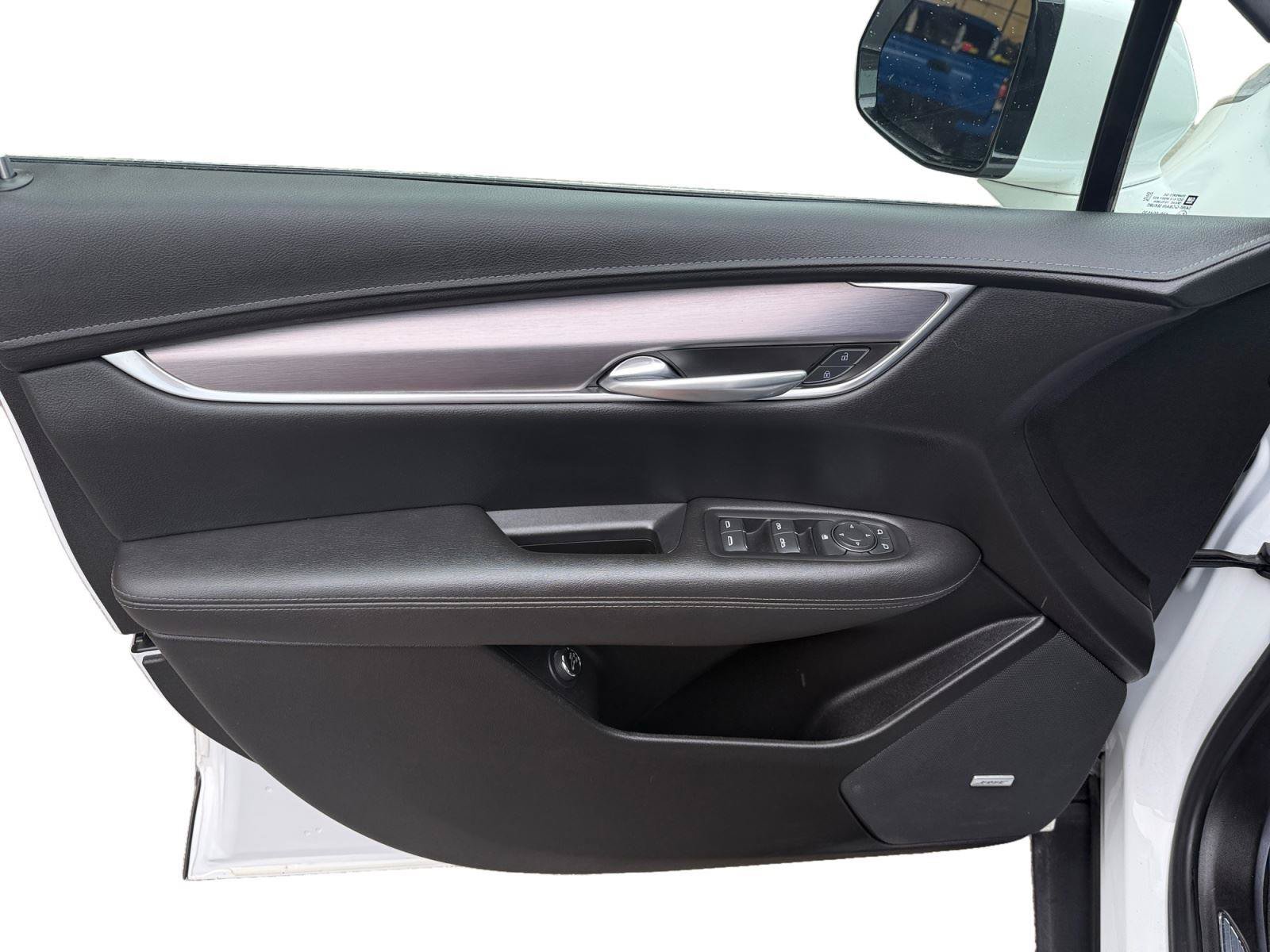 Used 2022 Cadillac XT5 Luxury w/ LPO, Floor Liner Package AWD/4WD image 9