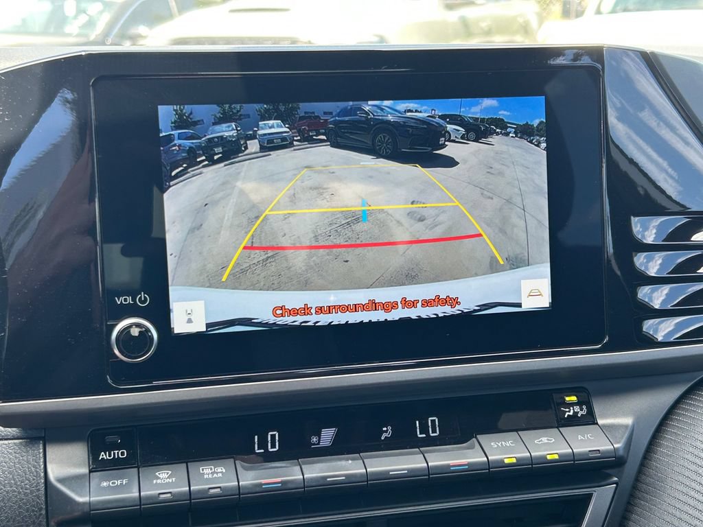 Used 2025 Toyota Camry SE w/ Convenience Package FWD image 32