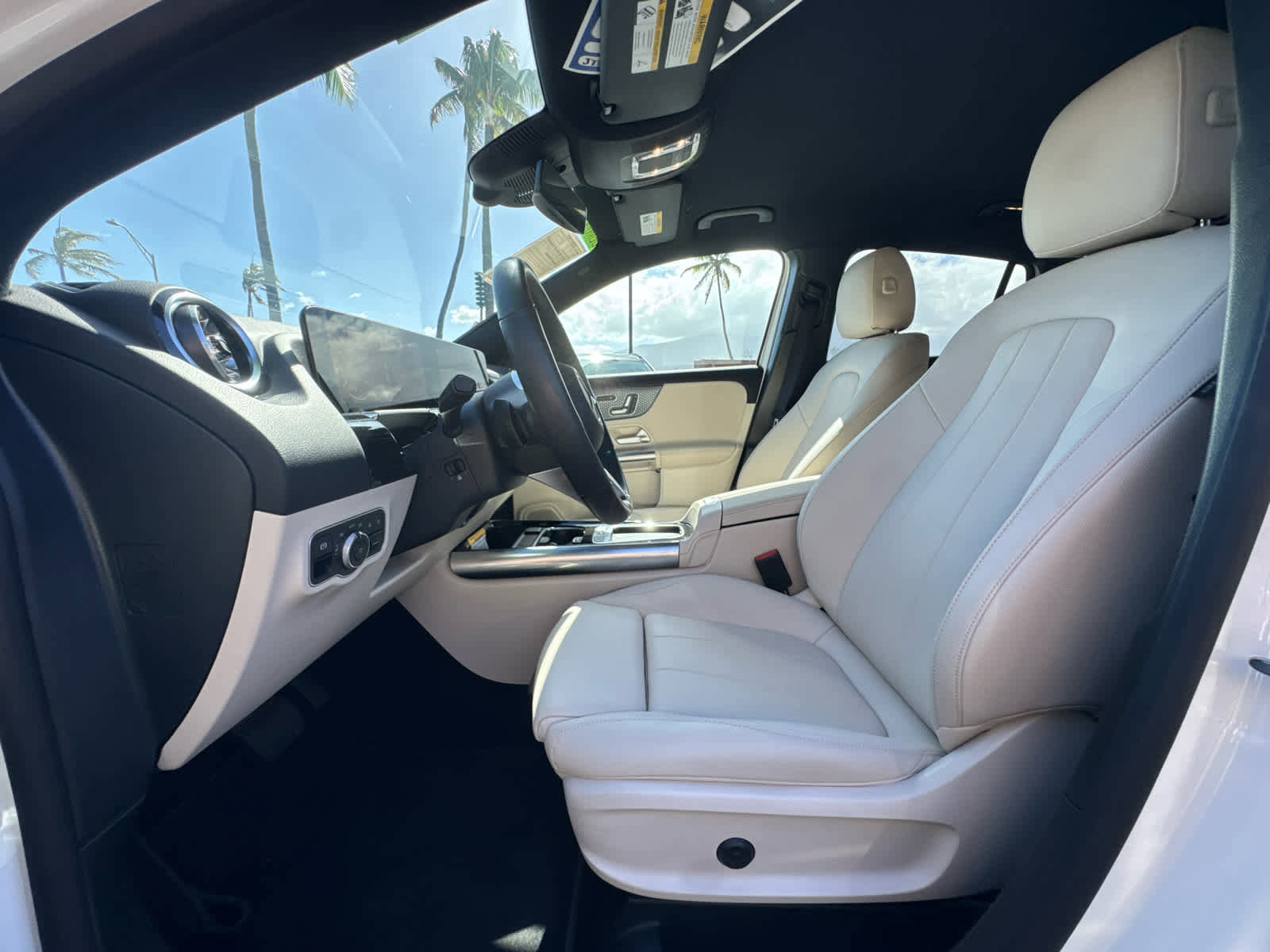 Used 2025 Mercedes-Benz GLA 250 4MATIC image 14