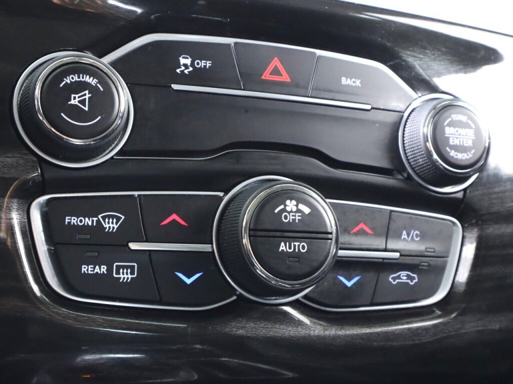 Used 2015 Chrysler 300 Limited RWD image 21