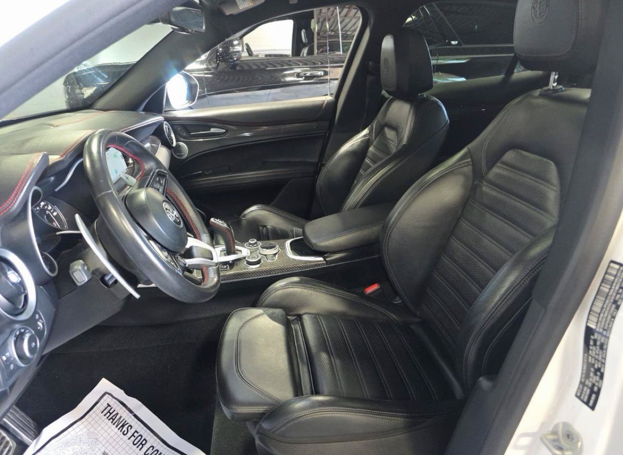 Used 2023 Alfa Romeo Stelvio Estrema AWD/4WD image 9