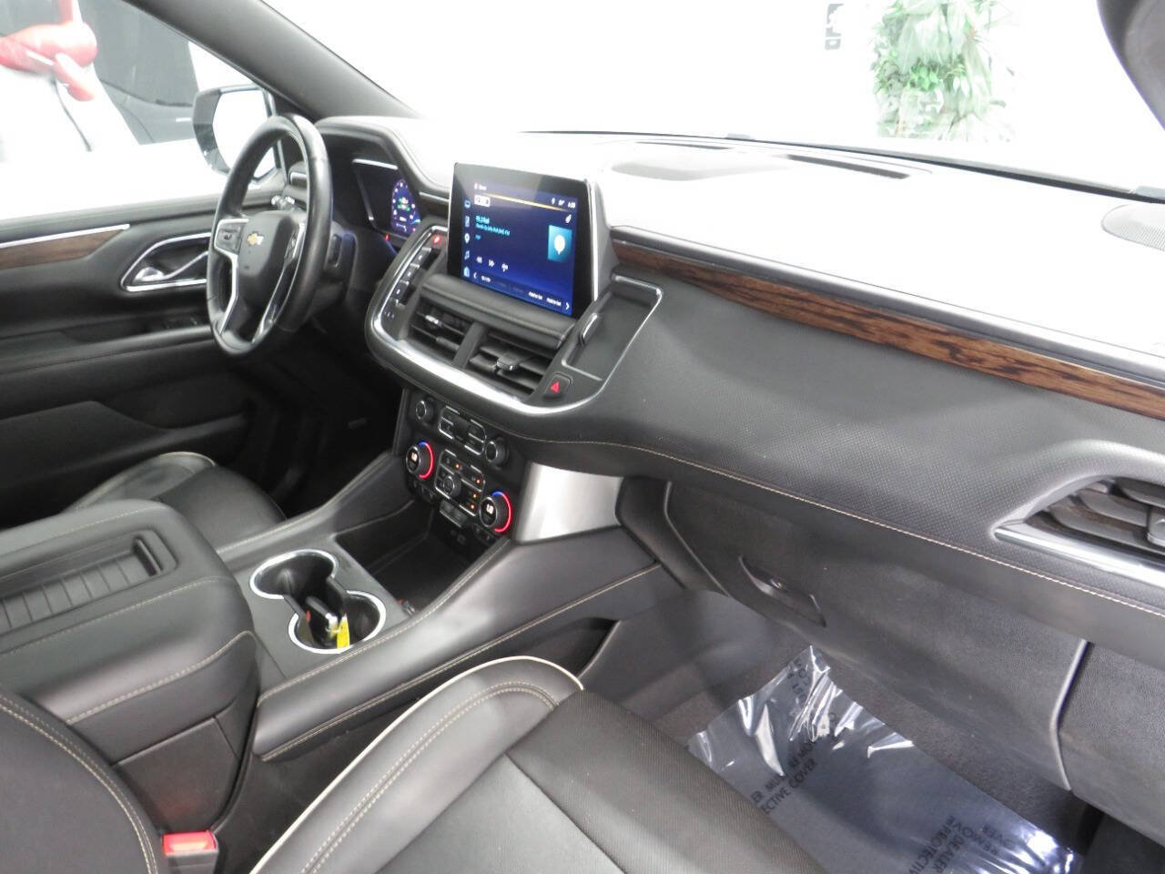 Used 2023 Chevrolet Suburban Premier RWD image 7