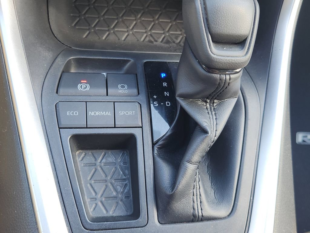 Used 2019 Toyota RAV4 LE image 26