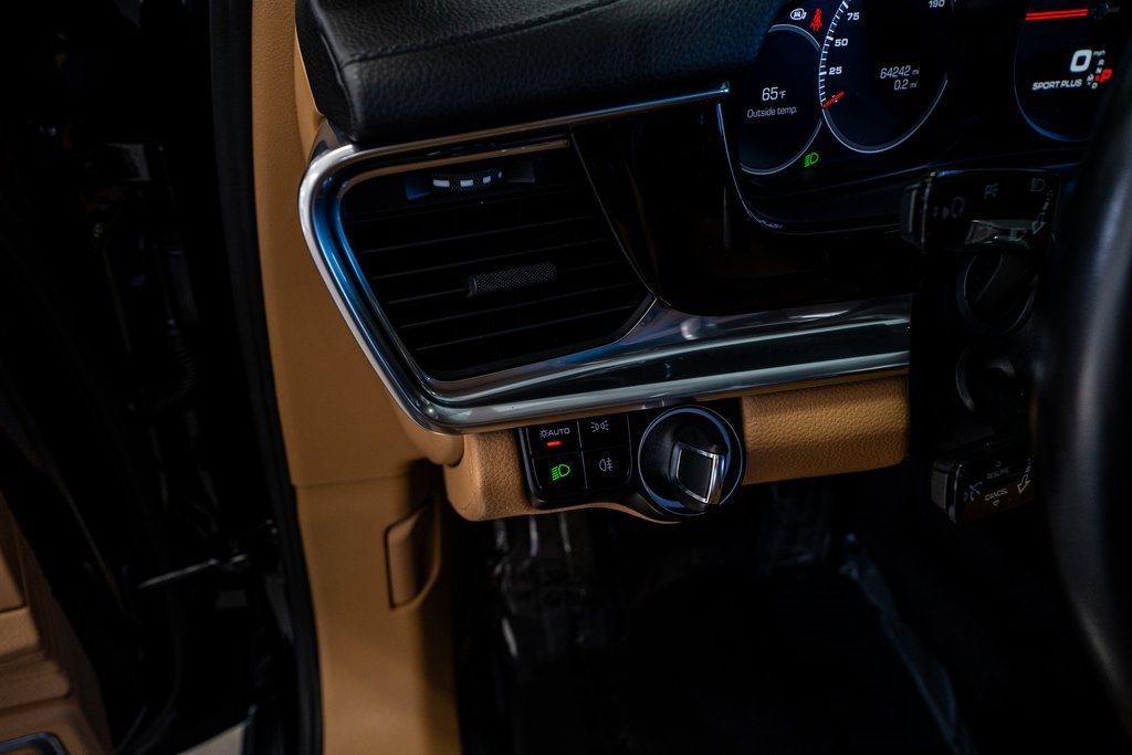 Used 2019 Porsche Panamera image 37