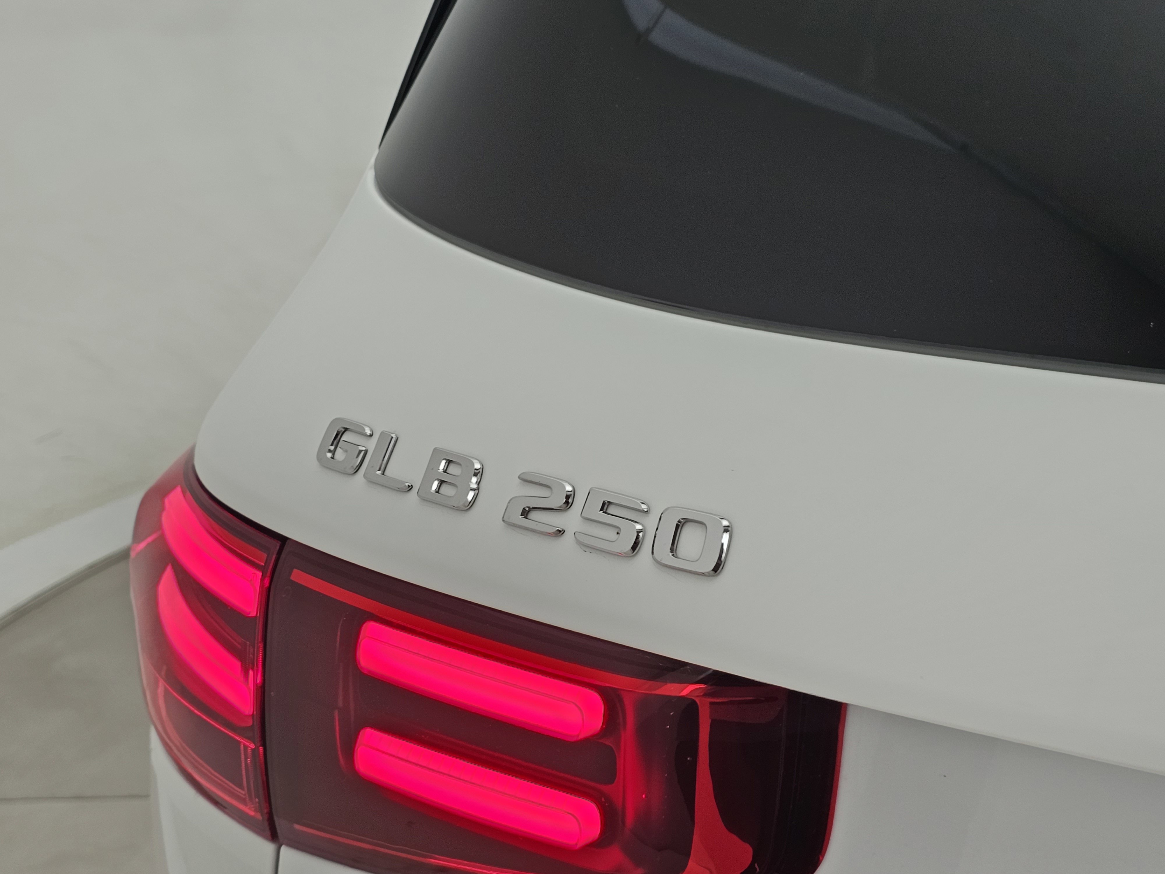 New 2026 Mercedes-Benz GLB 250 4MATIC image 25