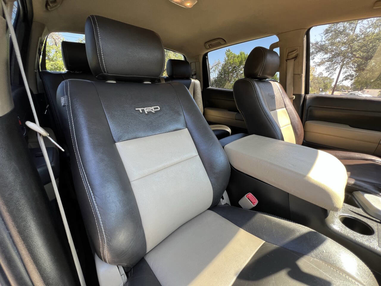 Used 2010 Toyota Tundra 4x4 CrewMax image 18