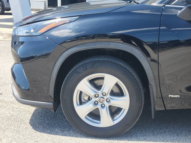 Used 2024 Toyota Highlander LE AWD/4WD image 5
