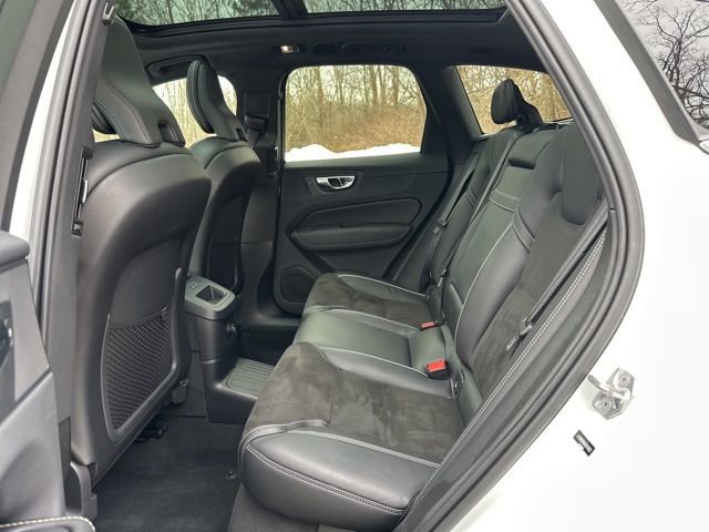 Used 2019 Volvo XC60 T8 R-Design w/ Advanced Package image 12