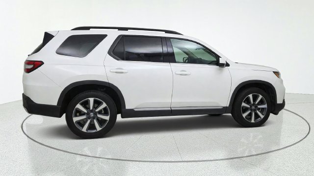 Used 2025 Honda Pilot Touring image 6