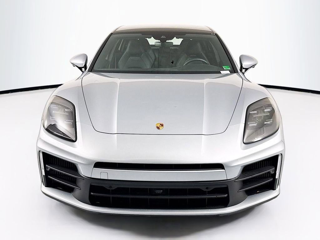 Used 2025 Porsche Panamera image 2