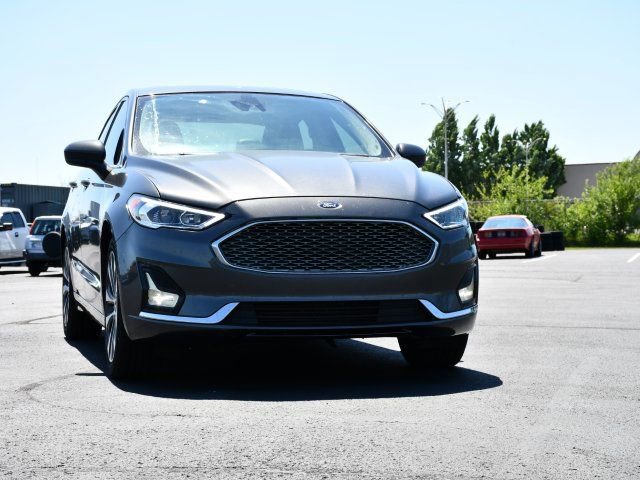 Used 2019 Ford Fusion SE AWD/4WD image 2