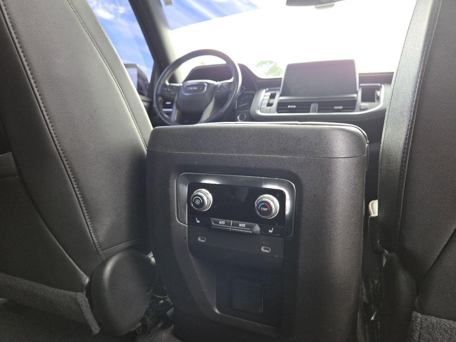 Used 2021 GMC Yukon AT4 w/ Technology Package image 27