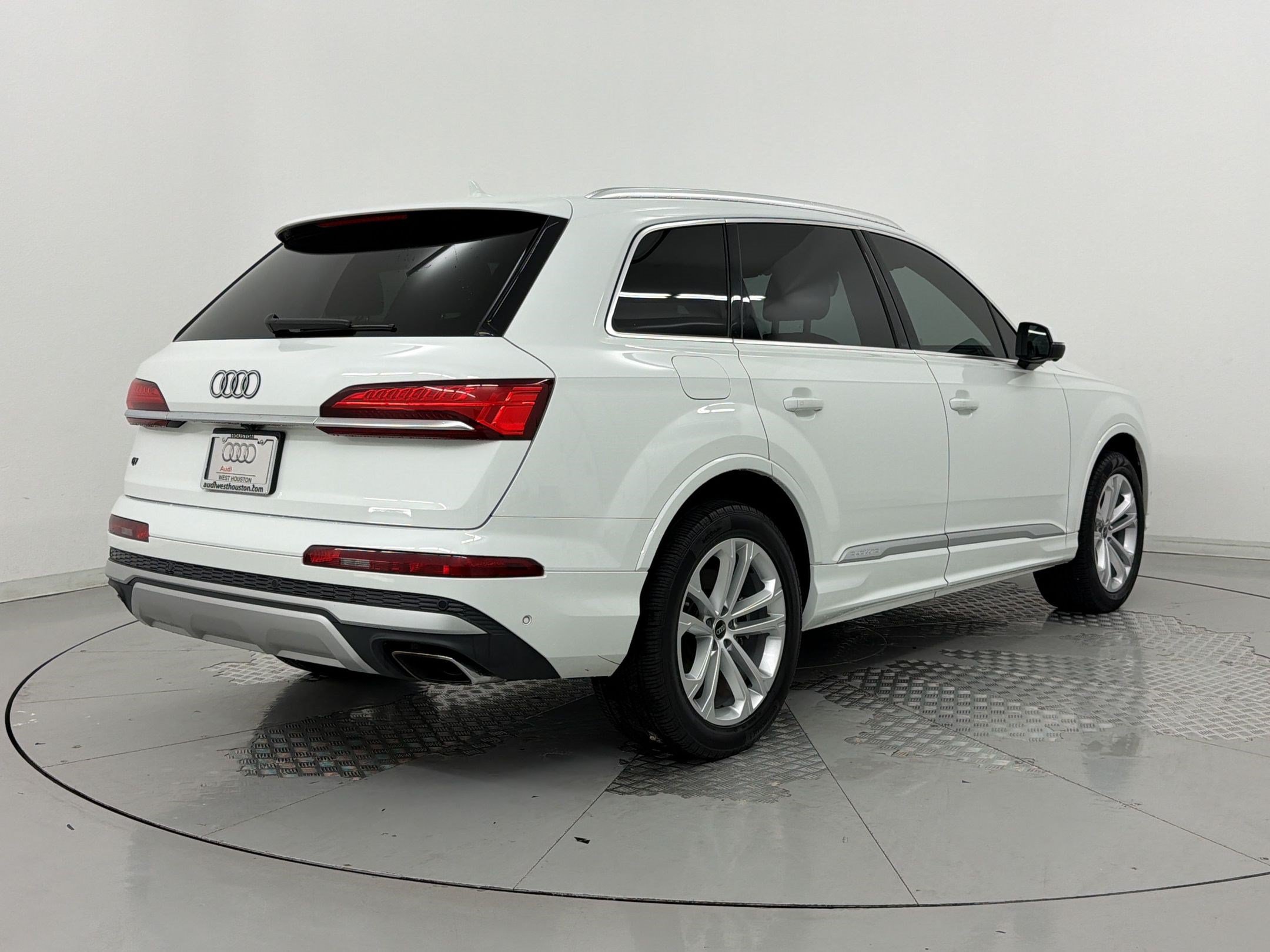 Used 2025 Audi Q7 3.0T Premium Plus AWD/4WD image 9