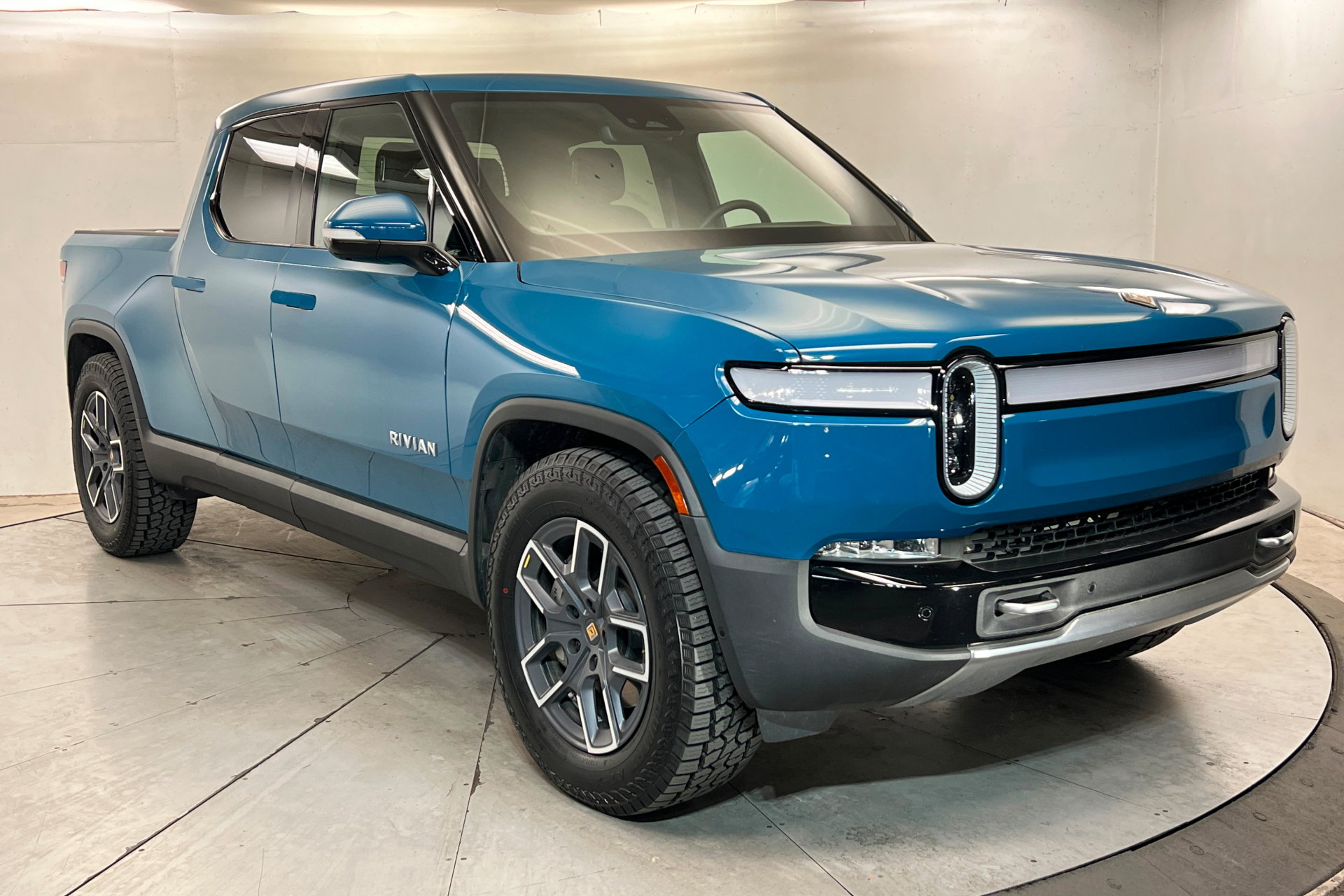 Used 2023 Rivian R1T Adventure Dual AWD/4WD image 7