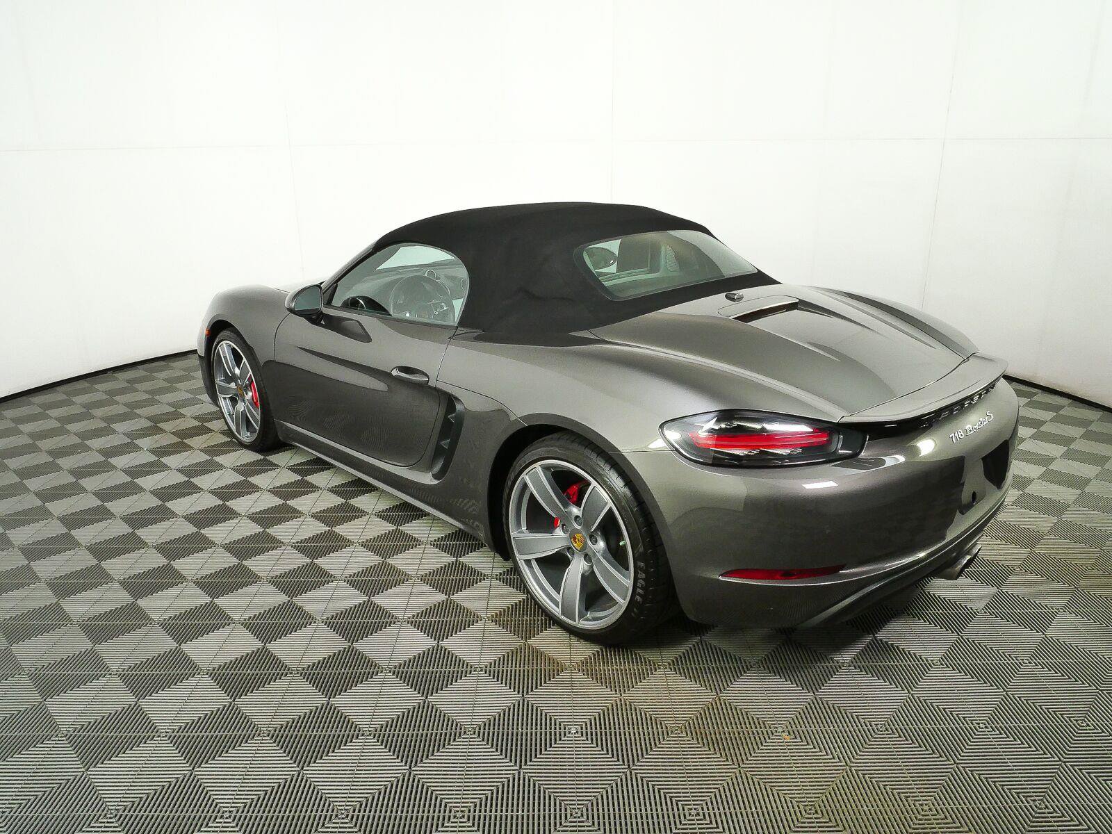 Certified 2017 Porsche 718 Boxster S RWD image 3