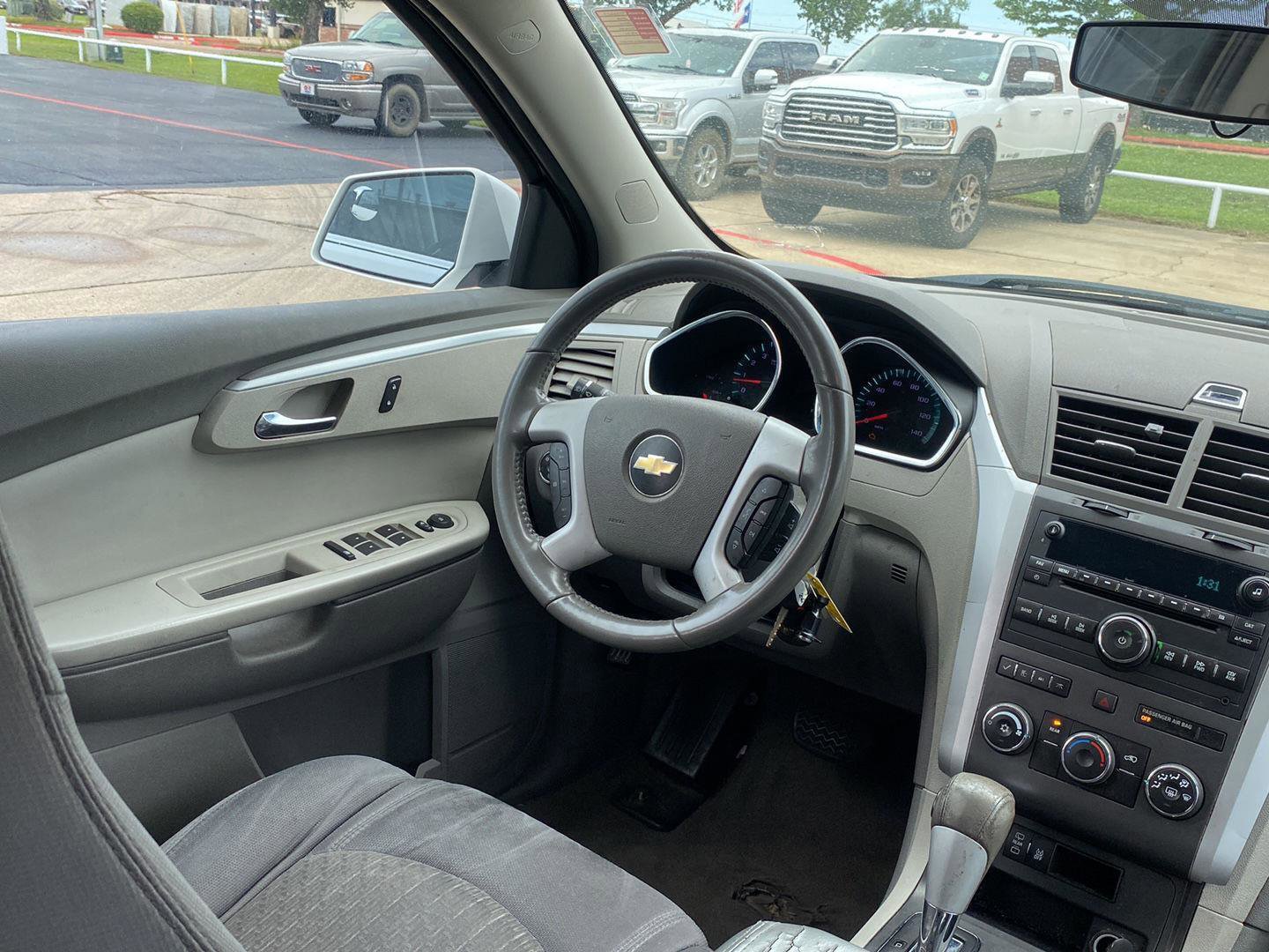 Used 2012 Chevrolet Traverse LT FWD image 11