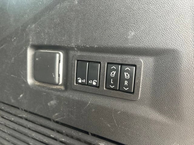 Used 2023 Chevrolet Tahoe Z71 w/ Luxury Package AWD/4WD image 24