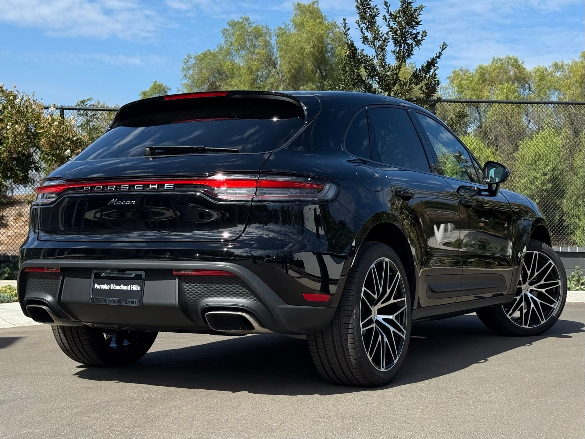 Used 2025 Porsche Macan AWD/4WD image 7