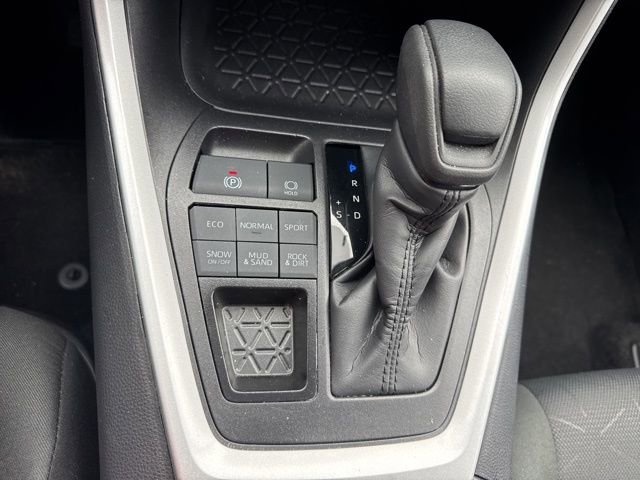 Used 2025 Toyota RAV4 XLE AWD/4WD image 18