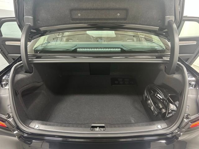Used 2025 Volvo S90 T8 Plus image 6
