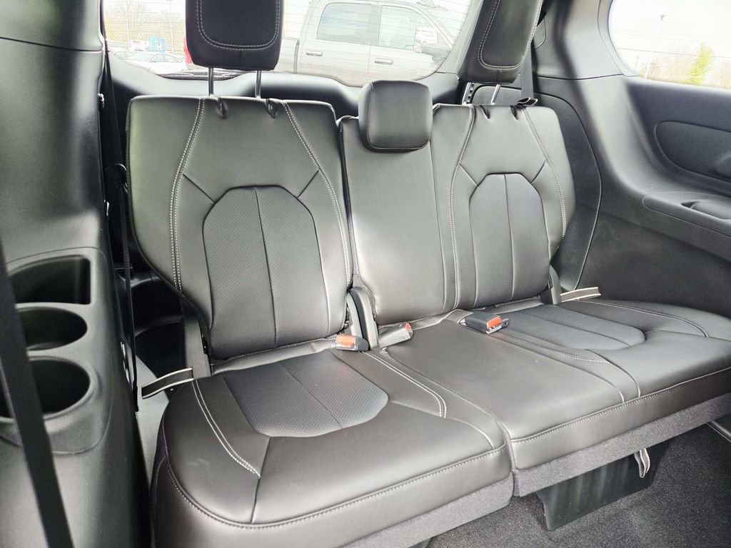 New 2026 Chrysler Pacifica Select image 16