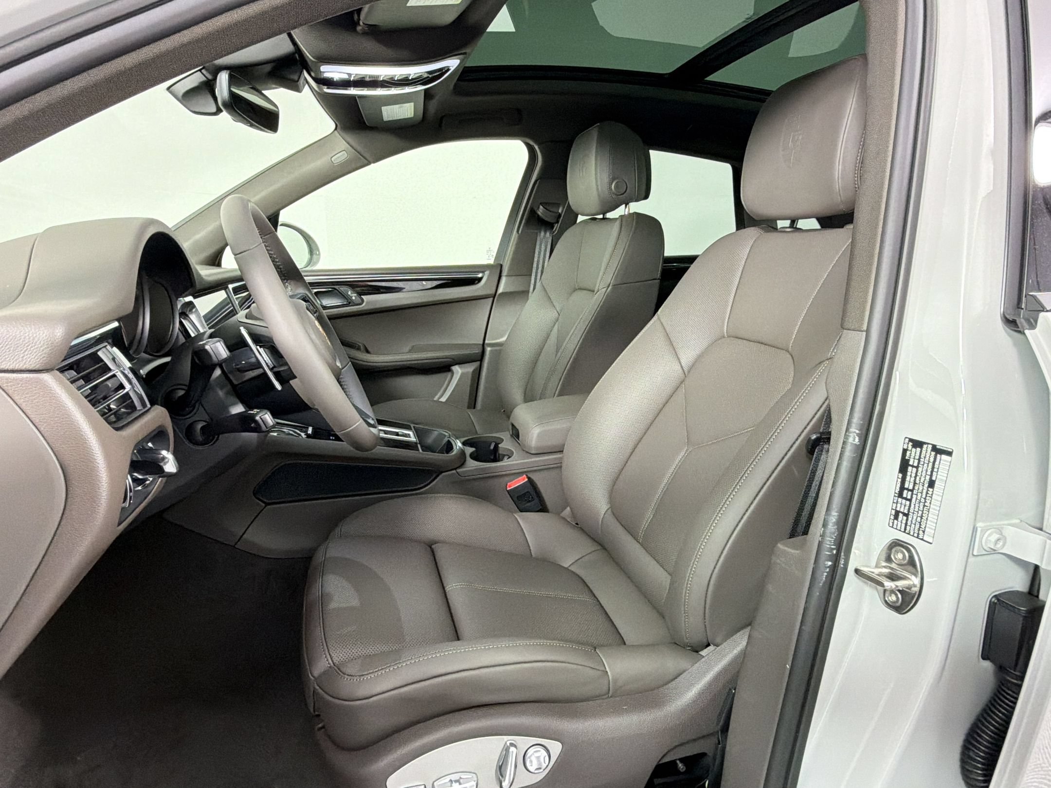 New 2026 Porsche Macan S AWD/4WD image 5