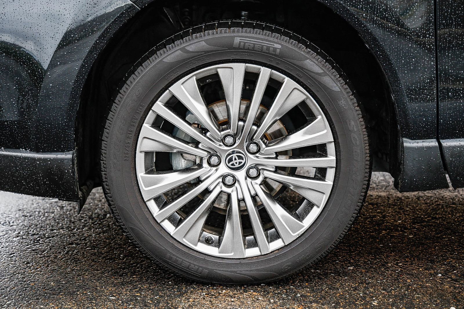 Used 2021 Toyota Venza Limited image 9