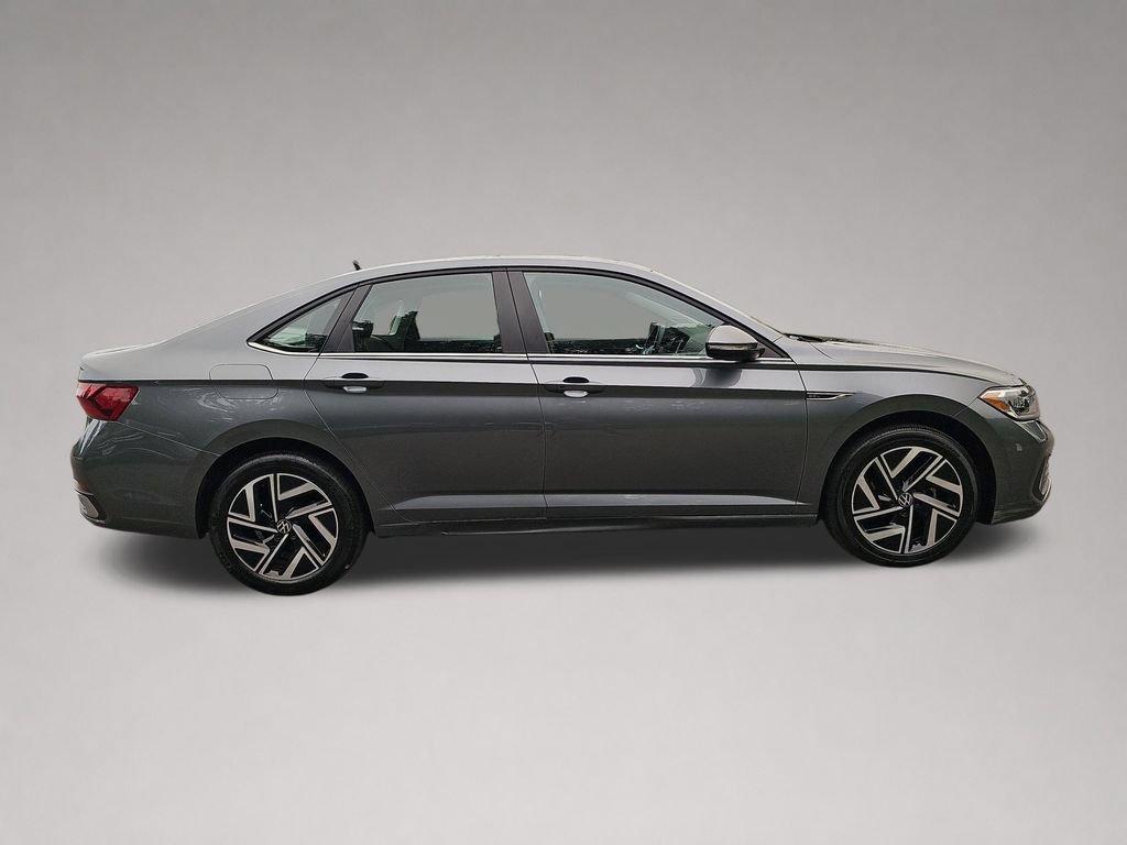 Used 2024 Volkswagen Jetta SEL FWD image 2