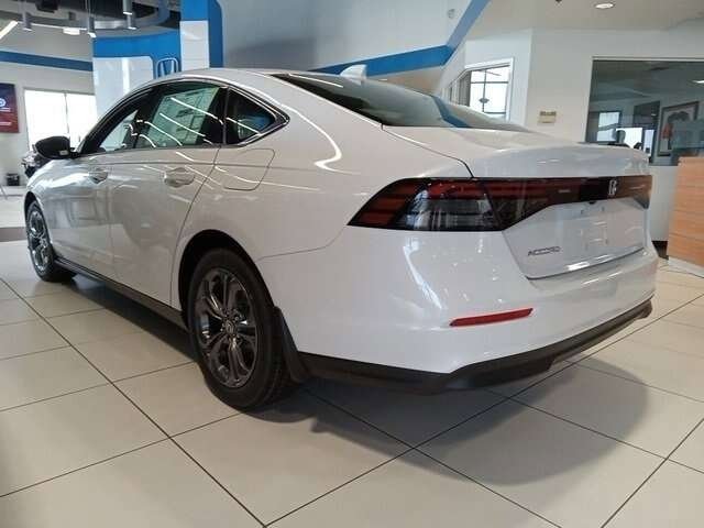 Certified 2023 Honda Accord EX image 5